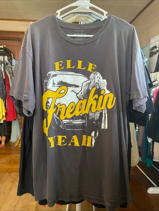 Elle King Other - Elle King Charcoal Short Sleeve Graphic Tee with Yellow Print